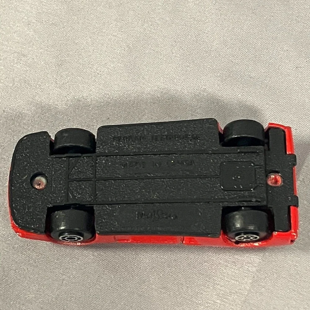 Maisto Ferrari Testarossa‎ Red 1:64 Die-Cast Car Vintage Made in China